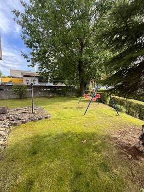 Garten mit Spielplatz - 