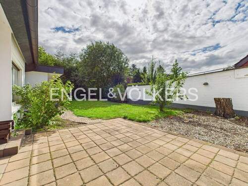 Garten mit eigenem Apfelbaum - 