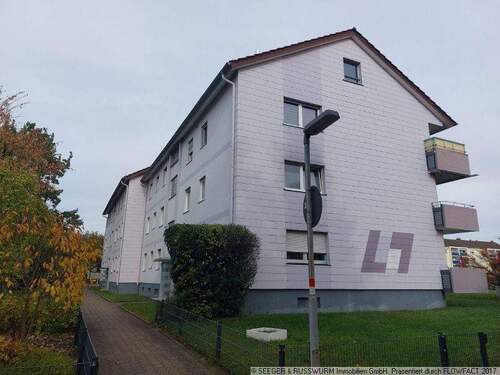 Blick zum Gebäude - Helle 3-Zimmerwohnung mit Balkon in Ettlingen zu vermieten!