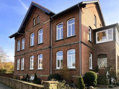 Hausansicht neu - 5-ZIMMER-EIGENTUMSWOHNUNG IN PEINE