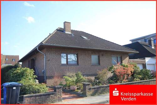 Straßenansicht - Bungalow im ruhigen Wohngebiet - 395.000,00&nbsp;EUR Kaufpreis, ca.&nbsp; 218,00&nbsp;m&sup2;&nbsp;Wohnfl&auml;che