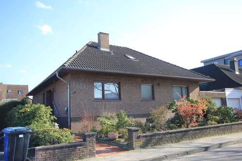 Straßenansicht - 6 Zimmer Bungalow zum Kaufen in Verden
