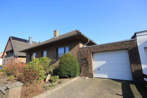 Straßenansicht - 6 Zimmer Bungalow in Verden