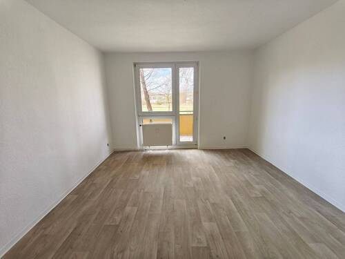 Wohnzimmer - 2 Zimmer Etagenwohnung in Merseburg