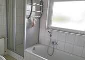 Badezimmer_Dusche_Badewanne - 
