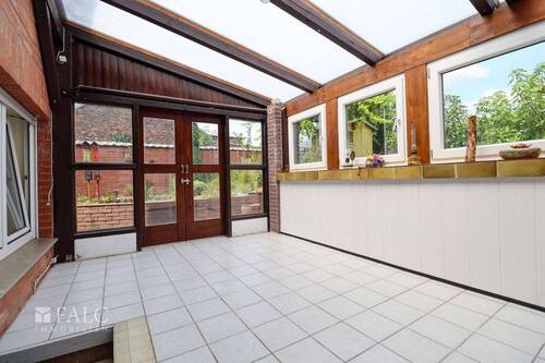 Hausansicht vorne - 6 Zimmer Einfamilienhaus in Bedburg