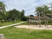 großzügiger Spielplatz - 