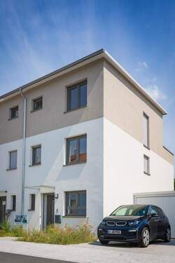 Musterhaus in Dettenheim - Familienfreundliches Reihenmittelhaus, Solar, Wärmepumpe, KiTa, S-Bahn