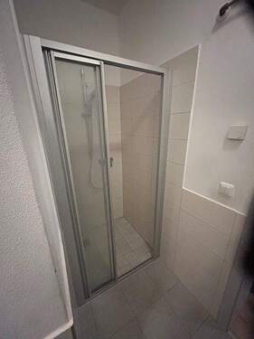 Bad mit Dusche - 