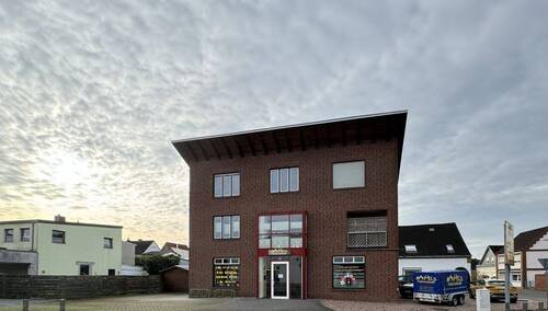 Aussenansicht vorne - Attraktives Wohn- und Geschäftshaus im Zentrum von Brunsbüttel!