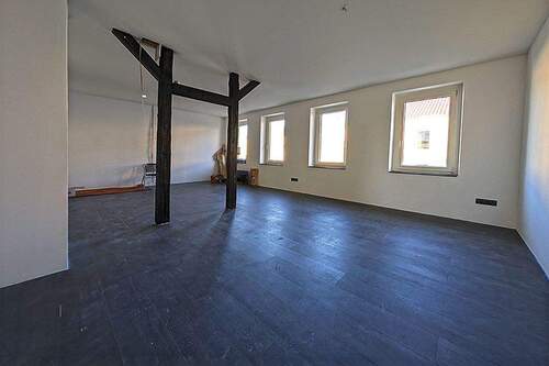  Zimmer der renovierten WE im 1. OG links - 1 Zimmer Mehrfamilienhaus, Wohnhaus in Nossen