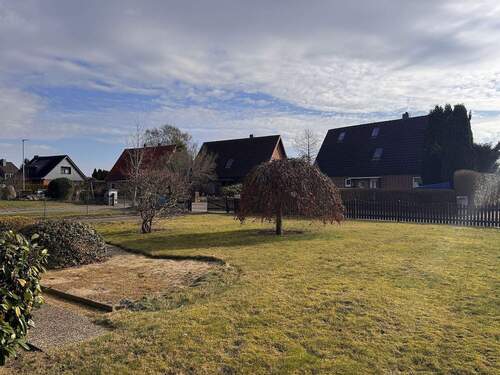 Vorgarten - 4 Zimmer Mehrfamilienhaus, Wohnhaus in Tangstedt