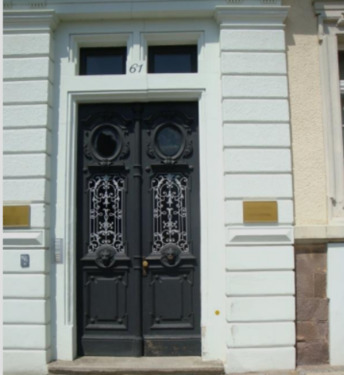 Eingangstür - Etagenwohnung mit 118,00 m&sup2; in Crimmitschau zum Kaufen