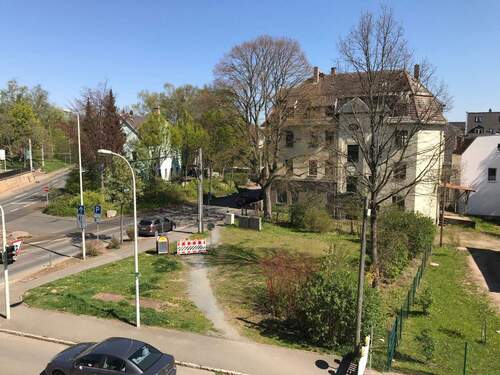 gepflegte Außenanlage - 