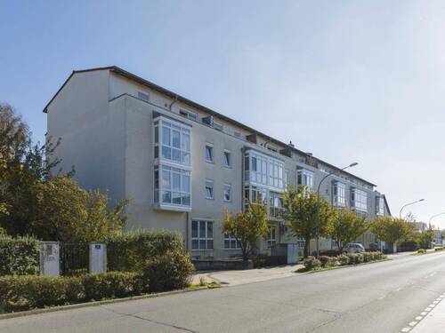 Außenansicht 2 - 3 Zimmer Etagenwohnung zum Kaufen in Neutraubling