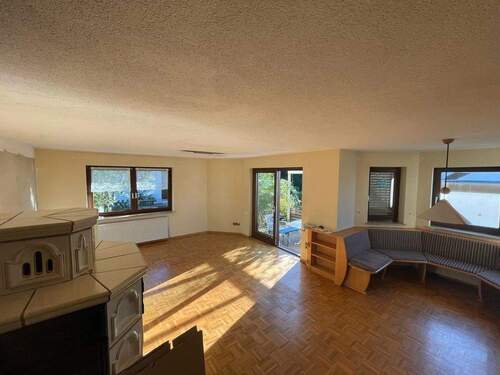 Wohn- und Esszimmer - 6 Zimmer Einfamilienhaus in Schwieberdingen