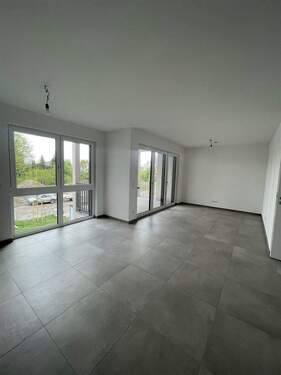 Wohnzimmer mit Küche - 2 Zimmer Etagenwohnung in Dachau