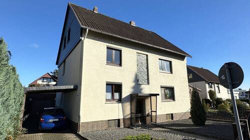 Haus mit drei Wohneinheiten - 2 Zimmer Mehrfamilienhaus, Wohnhaus in Garbsen