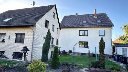  Rückseite mit Garten - Mehrfamilienhaus, Wohnhaus mit 450,00 m² in Garbsen zum Kaufen