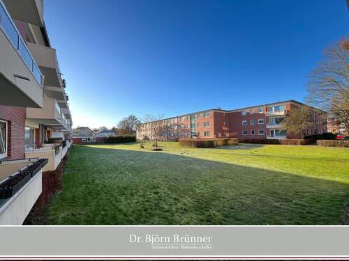 Weitblick vom Balkon - Bestens geschnitten, herrlich ruhig, sonniger Süd-Balkon zum Garten und Kfz-Stellplatz am Haus