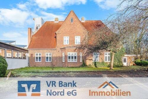 . - Stilvolles Einfamilienhaus mit Einliegerwohnung und großer Werkstatt (ehemals Tischlerei)