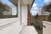 West-Balkon mit Blick ins Grün - 