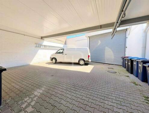 Zufahrt zum Hof - (KI generiert) - 