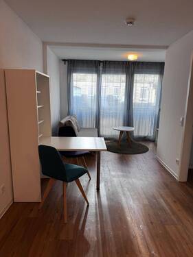 Wohnzimmer - Gut geschnittene, möblierte 2-Zimmer-Wohnung in toller Lage
