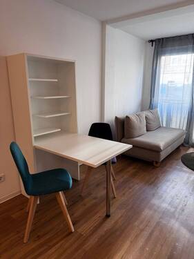 Wohnzimmer - 2 Zimmer Etagenwohnung zur Miete in Fürth