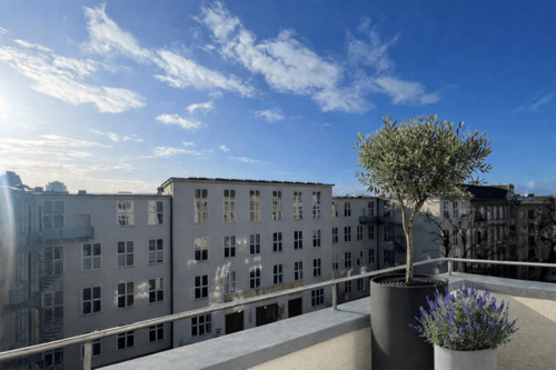 Balkon mit Citypanorama - 