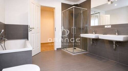 Badezimmer - vor Bezug - 