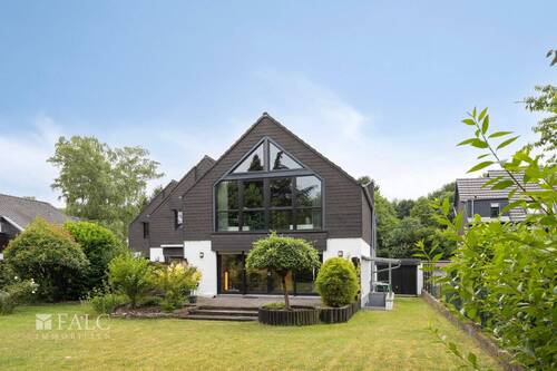 Ansicht Gartenseite mit Garage - 