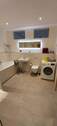 Bad mit Badewanne und Dusche - 