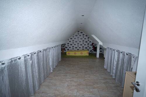 Dachraum DG vermietetes Haus - 