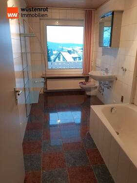 Tageslichtbadezimmer, mit Wanne - 