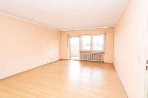 Wohnzimmer - 2 Zimmer Etagenwohnung zum Kaufen in Bad Königshofen im Grabfeld