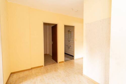 Flur - Etagenwohnung mit 80,00 m&sup2; in Bad Königshofen im Grabfeld zum Kaufen