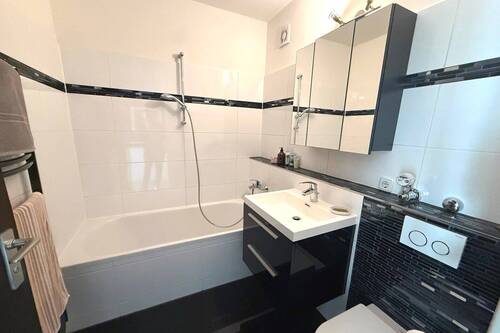 modernes Badezimmer - 