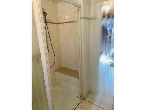 Dusche mit Sitzmöglichkeit - 
