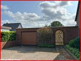 Garage und Durchgang zum Garten - 