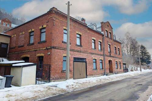 Frontansicht - - AUKTION 19.03.2026 - Zweifamilienhaus mit Werkstatt und Garage im Wintersportgebiet - leerstehend