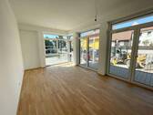 Wohnzimmer - Großzügige 2-Zimmer-Wohnung mit EBK und Balkon!