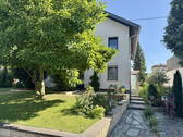 Bild 1 - Vielseitiges Dreifamilienhaus in Top-Lage von Graben-Neudorf (OT Neudorf)