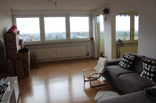 Wohnzimmer - Boden wird erneuert - 3 Zimmer Etagenwohnung zur Miete in Erlangen