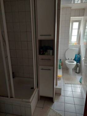 Bad mit Dusche - 3 Zimmer Etagenwohnung in Aschersleben