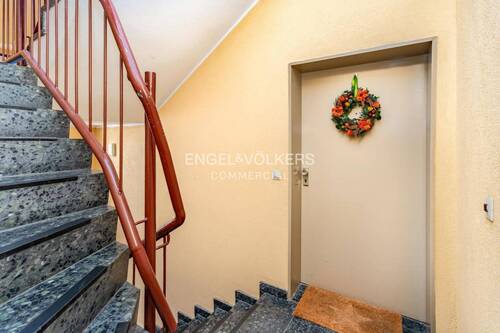 Treppenhaus - Einfamilienhaus zum Kaufen in Berlin