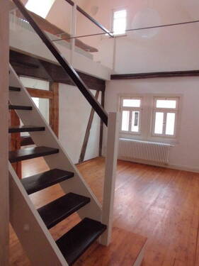 Blick ins Wohnzimmer - 5 Zimmer Mehrfamilienhaus, Wohnhaus zur Miete in Büdingen