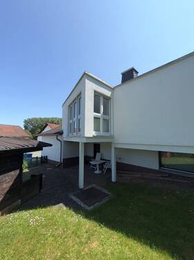 Seitliche Hausansicht - 4 Zimmer Einfamilienhaus in Frankenberg (Eder)