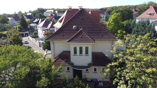 Westseite - Ihr Traum vom Familienglück: Geräumiges Haus mit Garten, Balkon und Terrasse
