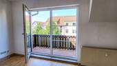 Wohnzimmer mit Balkon - 